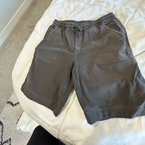 Athleta Farlon Short grey/green